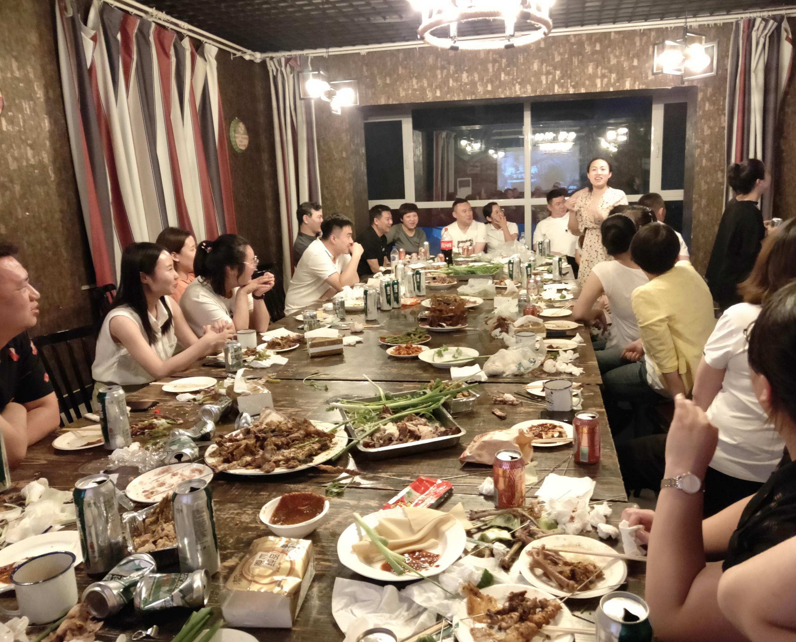 20190726175821i聚餐现场.jpg