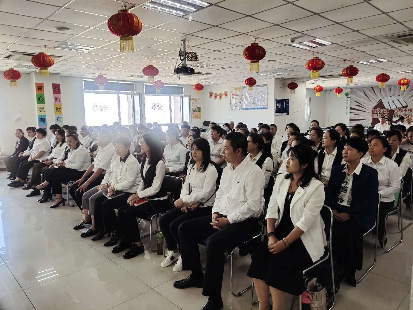 20201013101439i砥砺前行 再创新篇章2.jpg